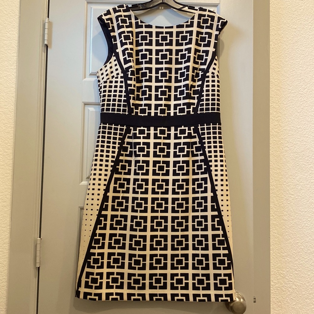 Size 12 Maggy London graphic print dress